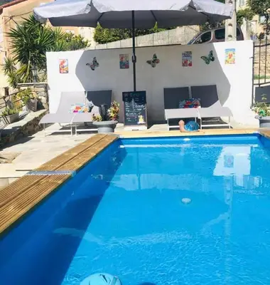 Piscine de l'établissement Gîte Emma ou située à proximité