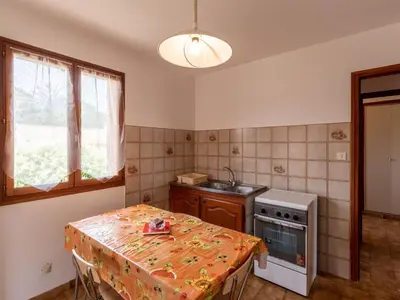 Cuisine ou kitchenette dans l'établissement Apartment Dami II-2 by Interhome
