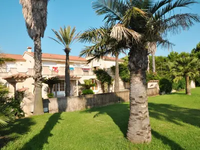 Jardin de l'établissement Holiday Home Les Chênes by Interhome