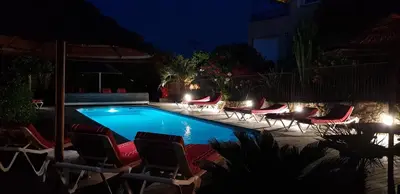 Piscine de l'établissement Arena Bianca ou située à proximité
