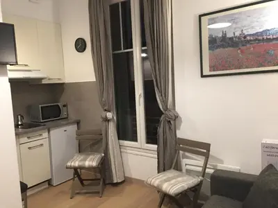 Cuisine ou kitchenette dans l'établissement Monolocale centro L'Île Rousse a 100mt dalla spiaggia