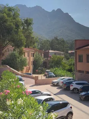 Vue générale sur la montagne ou vue sur la montagne depuis l'appartement