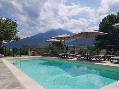 Vue générale sur la montagne ou vue sur la montagne depuis l'hôtel