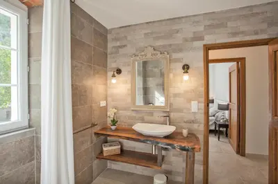 Salle de bains dans l'établissement LA SOURCE 4 chambres