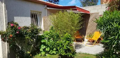 Jardin de l'établissement Chambre d'hôte Kalango proche de la plage-Piscine