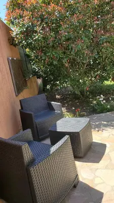 Coin salon dans l'établissement Chambre d'hôte Kalango proche de la plage-Piscine