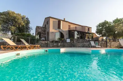 Piscine de l'établissement Auberge Lustincone ou située à proximité