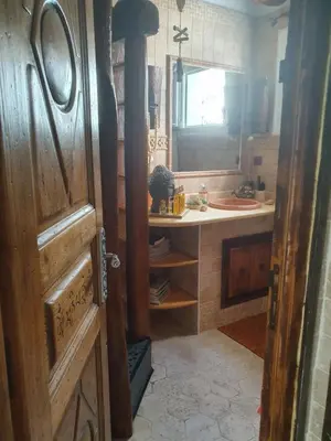 Salle de bains dans l'établissement maison de charme avec piscine et vue exceptionnelle
