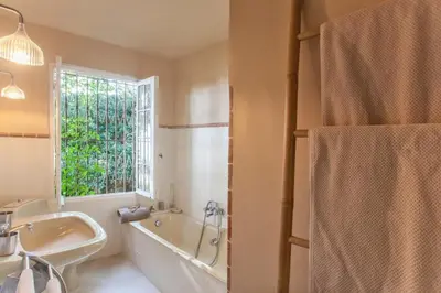 Salle de bains dans l'établissement Villa A Ventosa