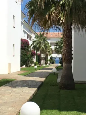 Jardin de l'établissement Appartement avec piscine vue mer et montagne