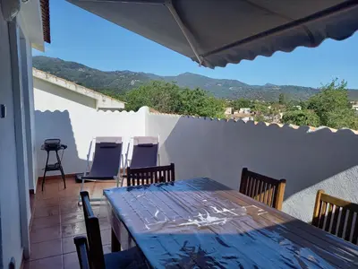 Vue générale sur la montagne ou vue sur la montagne depuis l'appartement