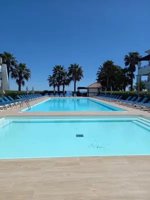 Piscine de l'établissement Appartement avec piscine vue mer et montagne ou située à proximité