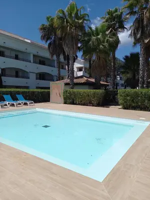 Piscine de l'établissement Appartement avec piscine vue mer et montagne ou située à proximité