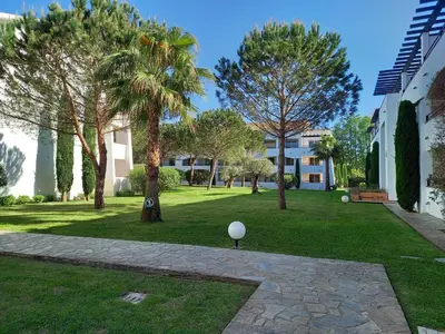 Jardin de l'établissement Appartement avec piscine vue mer et montagne