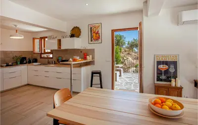 Cuisine ou kitchenette dans l'établissement Nice Home In Feliceto