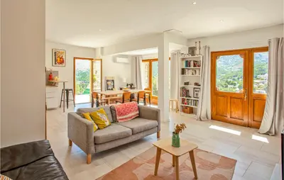 Coin salon dans l'établissement Nice Home In Feliceto