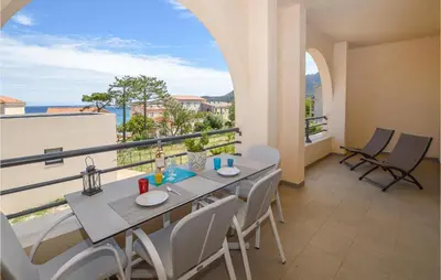 Balcon ou terrasse dans l'établissement 2 Bedroom Cozy Apartment In Algajola