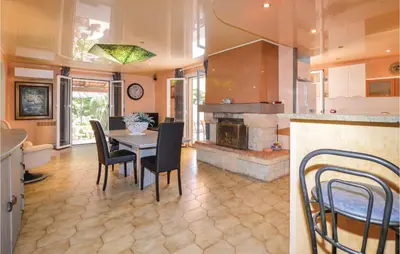 Cuisine ou kitchenette dans l'établissement Awesome Home In Borgo