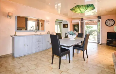 Cuisine ou kitchenette dans l'établissement Awesome Home In Borgo