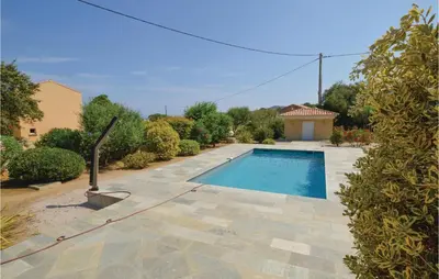 Piscine de l'établissement Cozy Home In Algajola With Wifi ou située à proximité