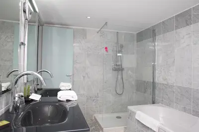 Salle de bains dans l'établissement Hotel Balanea