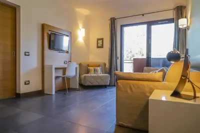 Télévision ou salle de divertissement dans l'établissement Hôtel San Lucianu