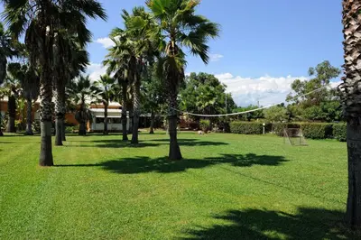 Jardin de l'établissement Le Banana's Hotel