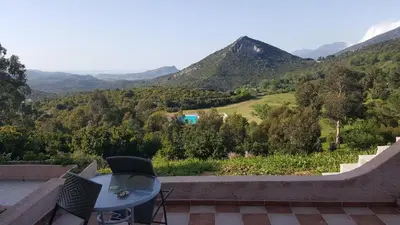 Vue générale sur la montagne ou vue sur la montagne depuis l'hôtel