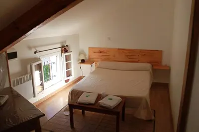 Un ou plusieurs lits dans un hébergement de l'établissement A MANDRIA, appartements avec cuisine 30m2, patio, vue Montagnes et citadelle, 5 minutes à pied du centre ville et des rivières