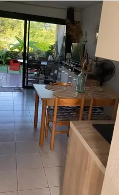 Cuisine ou kitchenette dans l'établissement Les pieds dans l eau de Betty Ghisonaccia plage 50 m