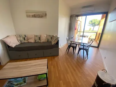 Coin salon dans l'établissement Residence Santa Lucia, studio avec piscine , vue mer et pied dans l'eau , Moriani-Plage