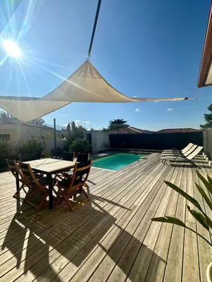 Piscine de l'établissement VILLA JUWEN ou située à proximité