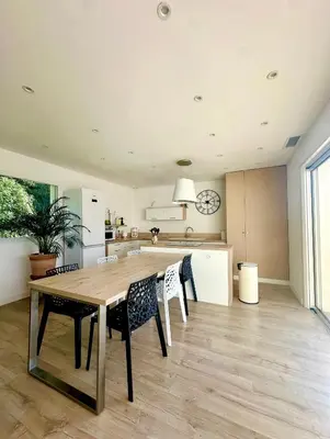 Cuisine ou kitchenette dans l'établissement VILLA JUWEN