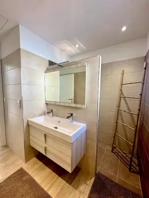 Salle de bains dans l'établissement VILLA JUWEN