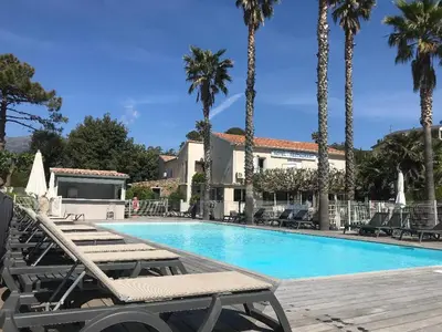 Piscine de l'établissement Hôtel Restaurant Les Chasseurs ou située à proximité