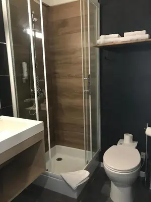 Salle de bains dans l'établissement Hôtel Restaurant Les Chasseurs