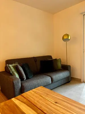 Coin salon dans l'établissement Appartement AMBRE T2 a 100 Métres de la Mer