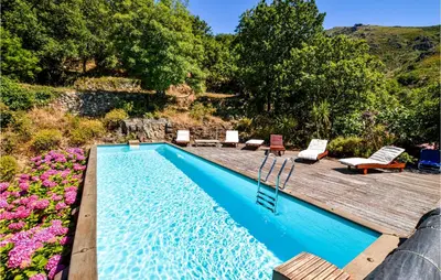 Piscine de l'établissement Awesome Home In Ville-Di-Paraso ou située à proximité