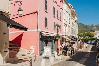 Vue générale sur la montagne ou vue sur la montagne depuis l'appart'hôtel