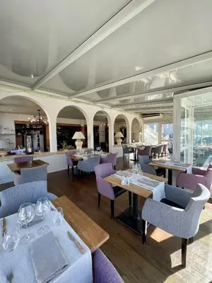 Restaurant ou autre lieu de restauration dans l'établissement Franceschini