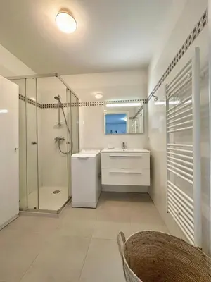 Salle de bains dans l'établissement Appartement CUMARU vue mer