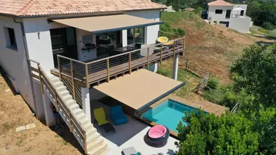 Piscine de l'établissement Corse et Zen VILLA SUR LES BOIS 85m2 5à7 pers ou située à proximité