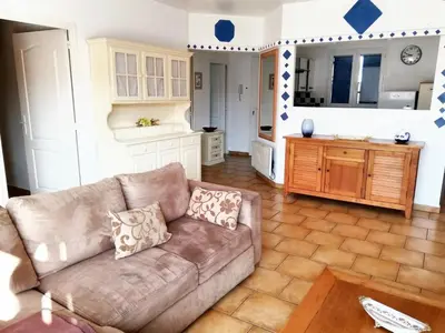 Cuisine ou kitchenette dans l'établissement Villa ensoleillée & Piscine privée à Aléria