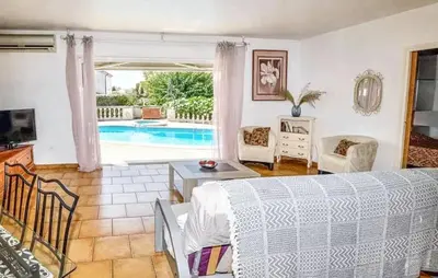 Piscine de l'établissement Villa ensoleillée & Piscine privée à Aléria ou située à proximité