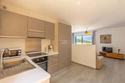 Cuisine ou kitchenette dans l'établissement Domaine Bagia Donne