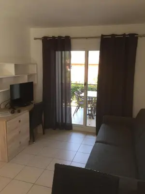 Télévision ou salle de divertissement dans l'établissement Appart'Hôtel A Punta
