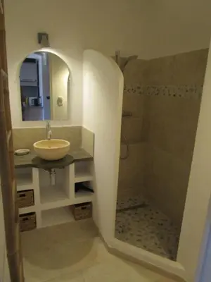 Salle de bains dans l'établissement T2 rénové 100m plage avec SPA privatif entre calvi et ile rousse