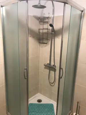 Salle de bains dans l'établissement Studio tout équipé de 27m2, à 100m de la mer, et 500m des commerces