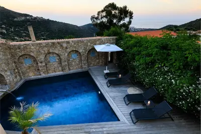Piscine de l'établissement U CASALE ou située à proximité