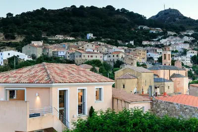 Vue générale sur la montagne ou vue sur la montagne depuis la villa